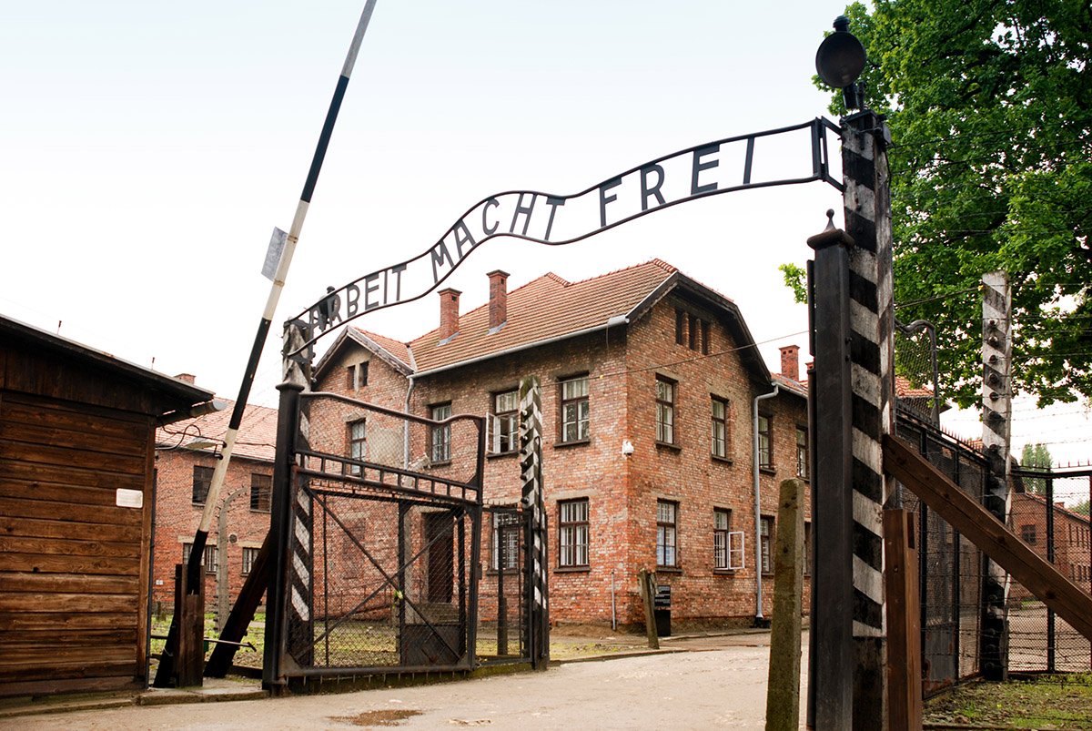Auschwitz tour Wroclaw Viadrina Tours